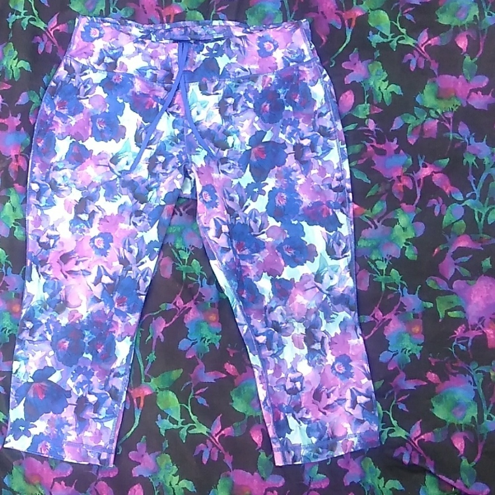 Danskin Now  Floral Print Workout Capris